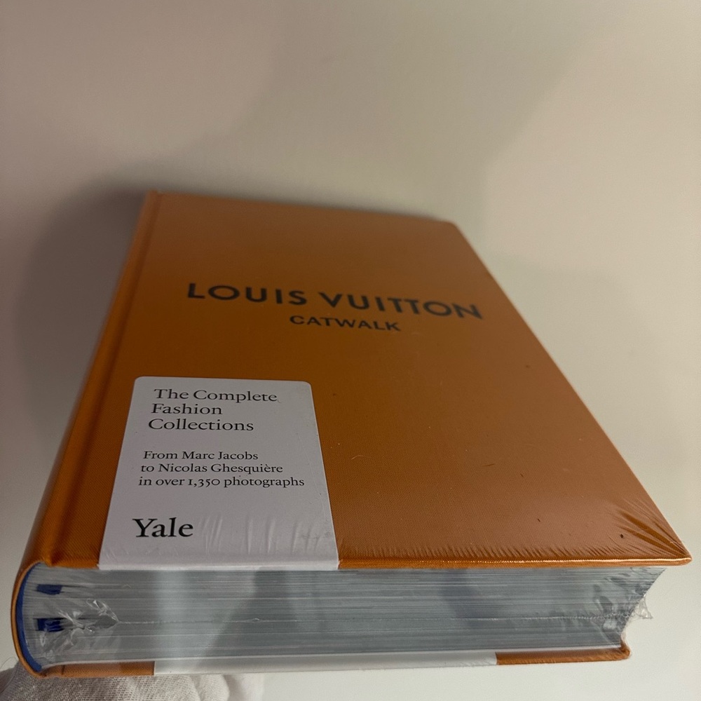 Louis Vuitton AUTHENTIC Yale The Complete Catwalks coffee table book brand new